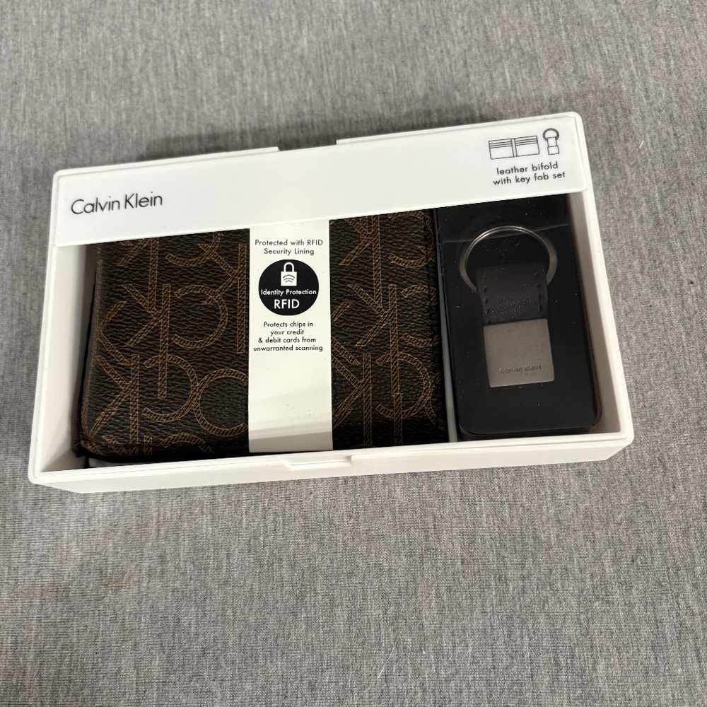 Calvin Klein Leather Bifold with Key fob Set